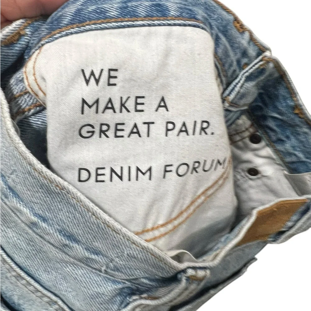 Aritzia Denim Forum Farrah Cheeky Short‎ Cutoff Denim Shorts Light Wash